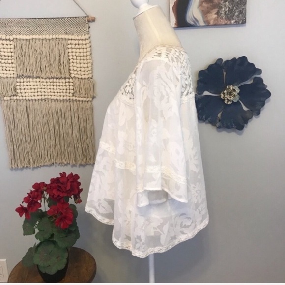 NWT ModCloth by Esley lace open back top - Picture 3 of 8